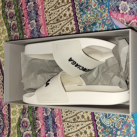Balenciaga Pool Slides - Picture 2 of 9